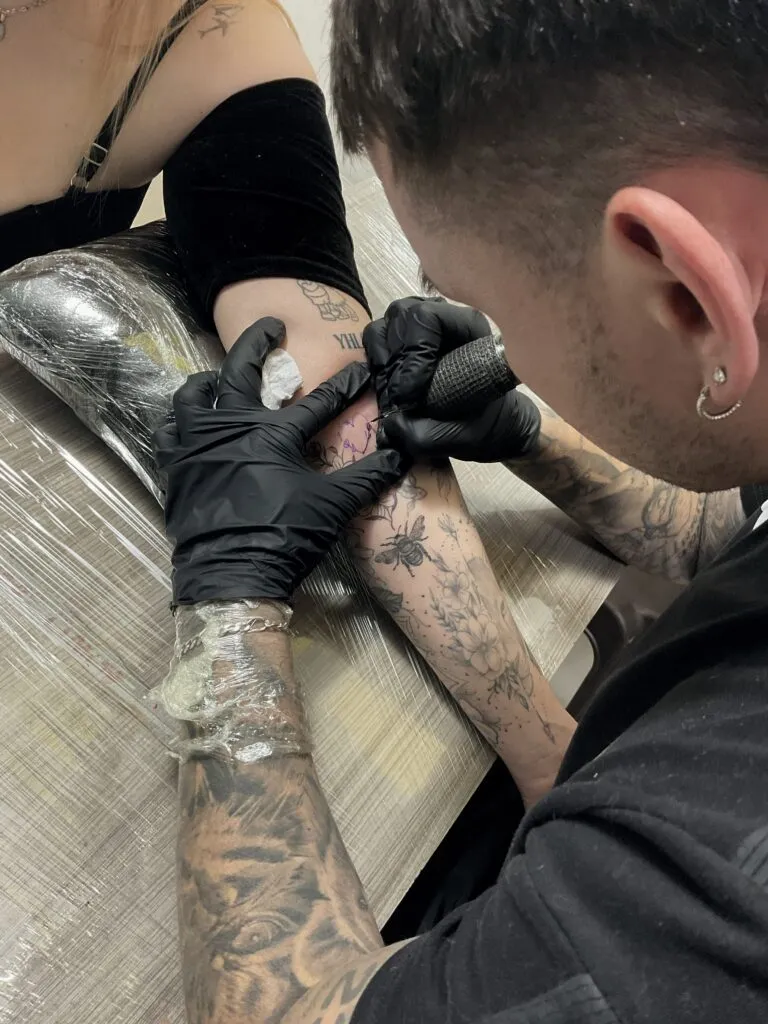 academia de tatuajes personalizada